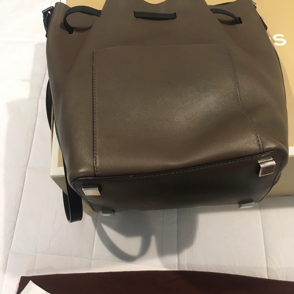 Michael Kors Limited Edition Miranda Bucket Bag - Picture 2 of 8